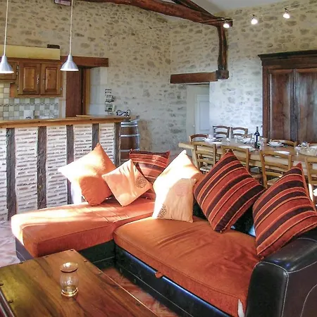 Lovely Home In Saint-Meard-De-Gurcon With Jacuzzi *