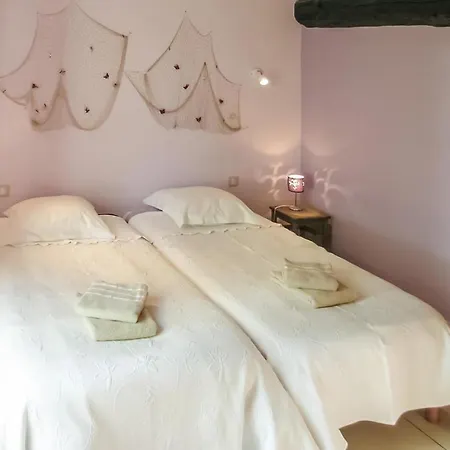 Holiday home Lovely Home In Saint-Meard-De-Gurcon With Jacuzzi Saint-Meard-de-Gurcon