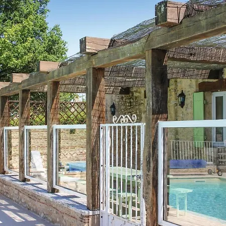 Lovely Home In Saint-Meard-De-Gurcon With Jacuzzi Holiday home *
