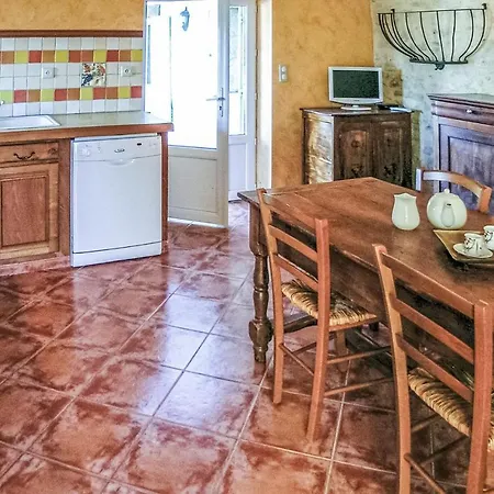 Lovely Home In Saint-Meard-De-Gurcon With Jacuzzi